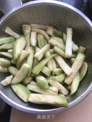 土豆家～～快手家常菜【蒜香茄条】的做法步骤：2
