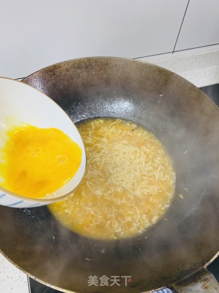 西红柿鸡蛋面的做法步骤：3