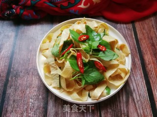 荆芥拌豆腐皮的做法步骤：9