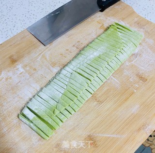 多彩手擀面的做法步骤：2