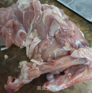 家常辣子鸡丁的做法步骤：1