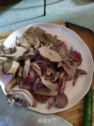 干锅酸辣鸡杂的做法步骤：3