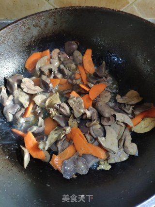 干锅酸辣鸡杂的做法步骤：4