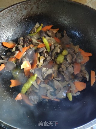 干锅酸辣鸡杂的做法步骤：5