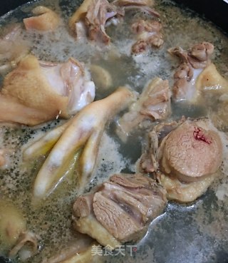 大料炖鸭的做法步骤：1