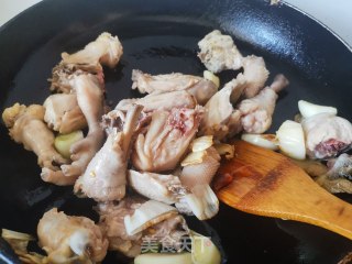 三杯鸡的做法步骤：5