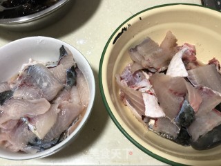 酸菜鱼片的做法步骤：1