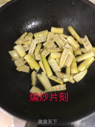 油焖竹笋的做法步骤：3