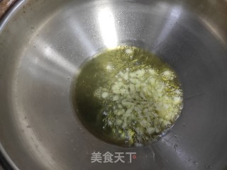 宝宝辅食蒜香西蓝花的做法步骤：2