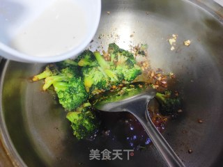 宝宝辅食蒜香西蓝花的做法步骤：5