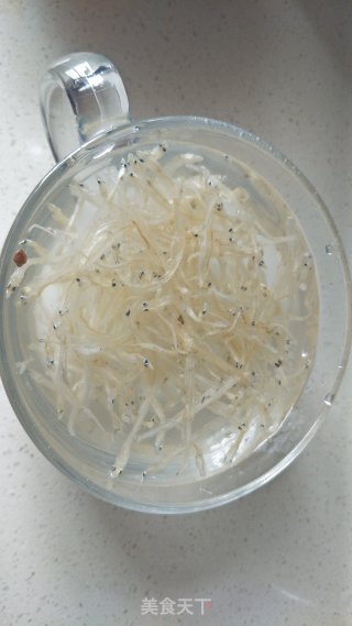 银鱼蒸蛋的做法步骤：1