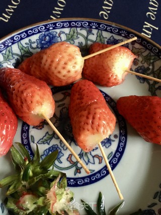 “街头小吃”冰糖草莓葫芦的做法步骤：2