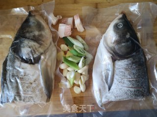 鱼头泡饼的做法步骤：1