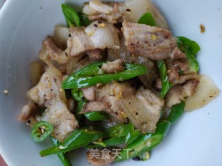 尖椒回锅肉的做法步骤：5