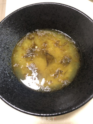 酸菜汤面的做法步骤：2