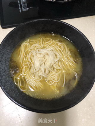 酸菜汤面的做法步骤：3