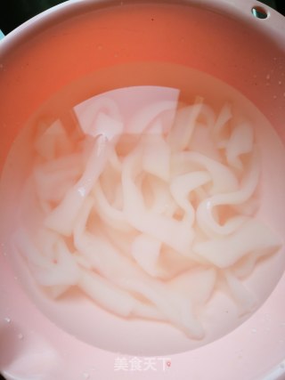凉拌素鸡拉皮的做法步骤：4