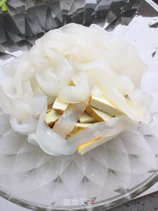 凉拌素鸡拉皮的做法步骤：5