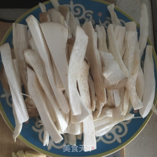 干煸杏鲍菇的做法步骤：1