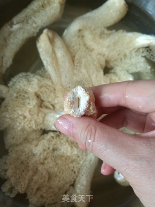 竹荪猪舌汤的做法步骤：2