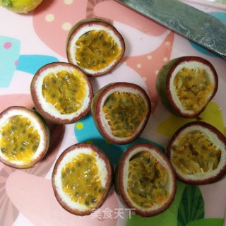 百香果柠檬蜂蜜水的做法步骤：2