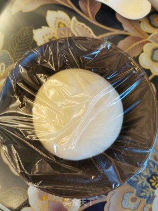鲜肉包子的做法步骤：1