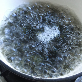 紫菜虾干蛋花汤的做法步骤：4