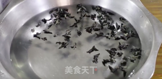 冷拌木耳的做法步骤：1
