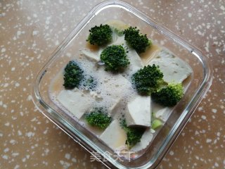 西兰花豆腐蒸蛋的做法步骤：4