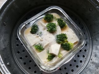 西兰花豆腐蒸蛋的做法步骤：5