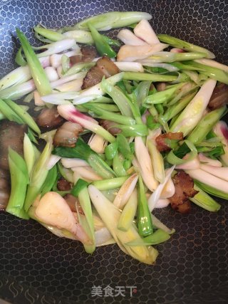 腊肉炒青蒜的做法步骤：4