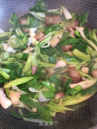 腊肉炒青蒜的做法步骤：5