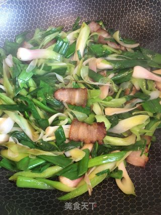 腊肉炒青蒜的做法步骤：6
