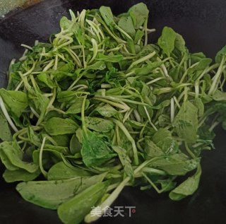 鸡毛菜麻油汤面的做法步骤：2