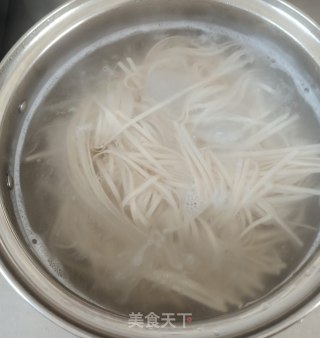 鸡毛菜麻油汤面的做法步骤：5