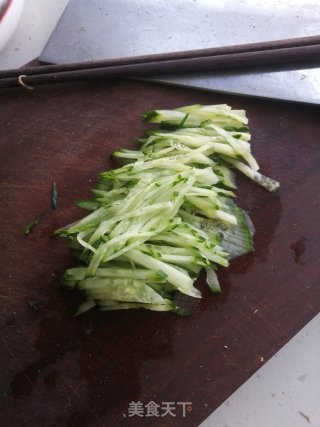 鸡丝凉拌面的做法步骤：1