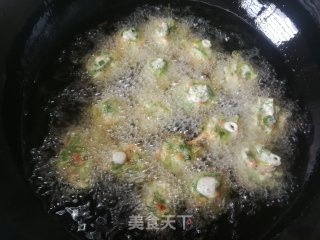 炸迷迷蒿丸子的做法步骤：11