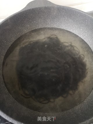 凉拌蕨根粉的做法步骤：2