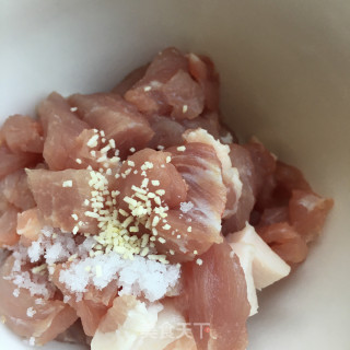 “街头小吃”烤肉串的做法步骤：4