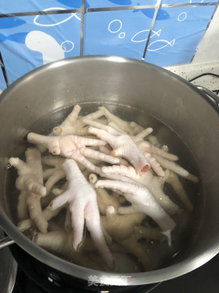 秘制鸡爪下酒菜的做法步骤：1