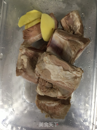 排骨烧竹笋的做法步骤：2