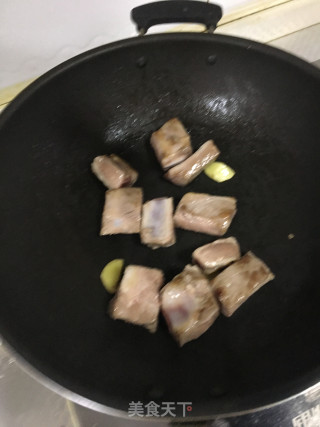 排骨烧竹笋的做法步骤：3
