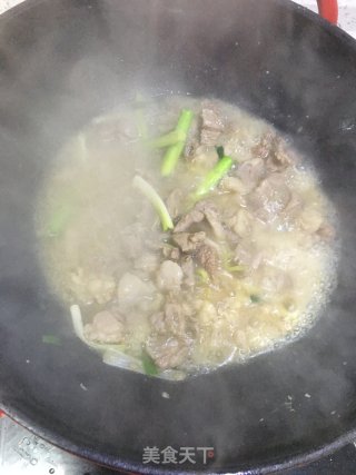 蒜苗炒羊肉的做法步骤：6