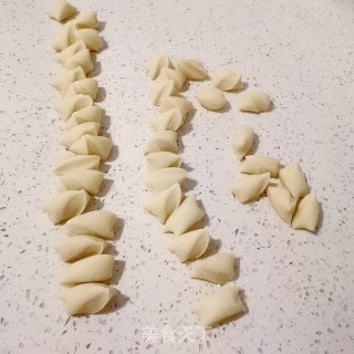 烫面蒸饺的做法步骤：9