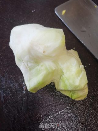 儿菜炒麻辣肠的做法步骤：1