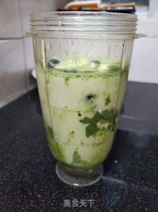 青汁蓝莓香蕉饮的做法步骤：2