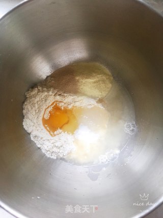 牛角面包的做法步骤：1