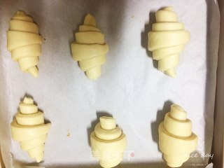 牛角面包的做法步骤：9