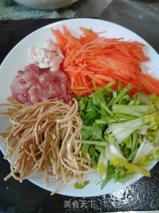 低脂鲜美的三鲜云丝的做法步骤：2