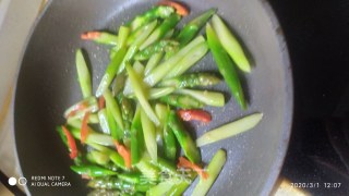 清炒芦笋的做法步骤：5